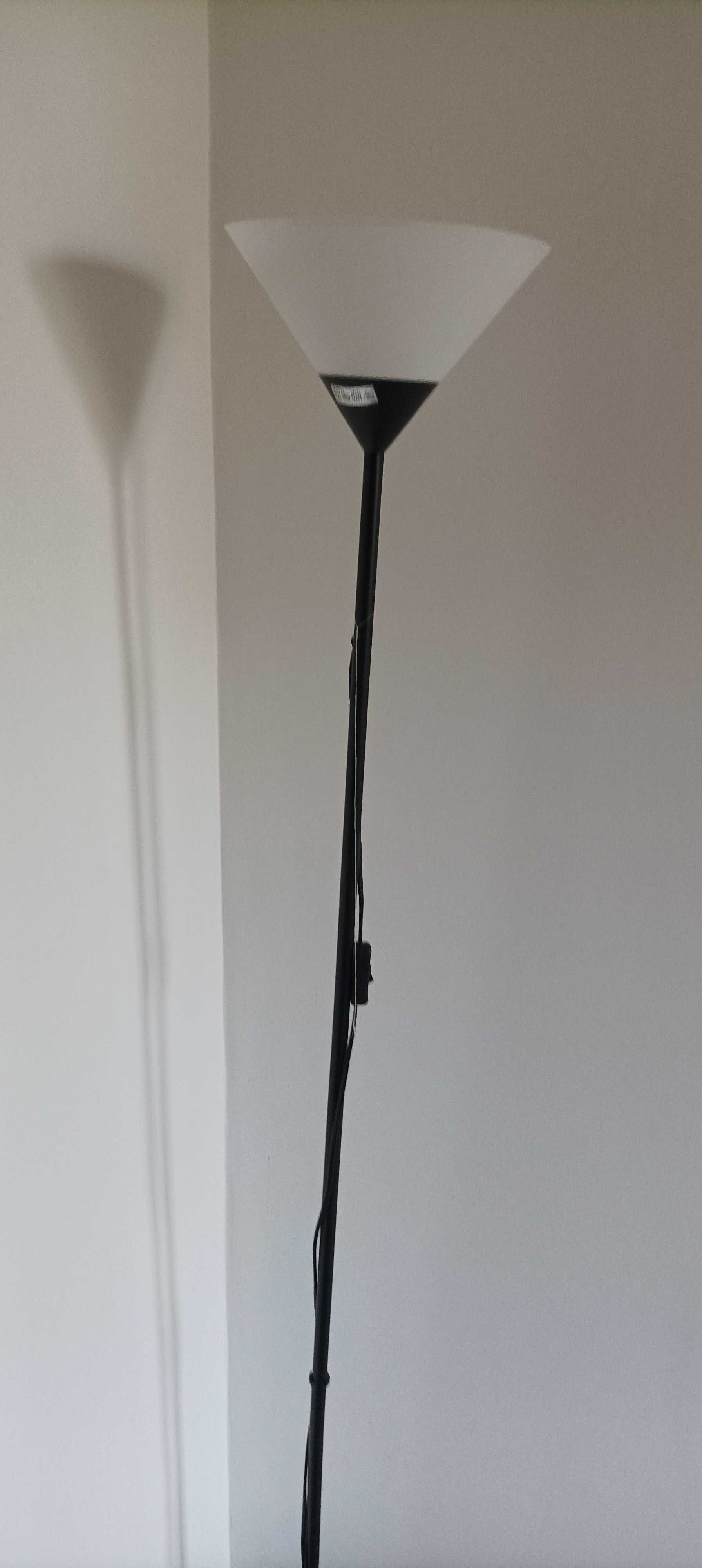 Lampa podłogowa stojąca