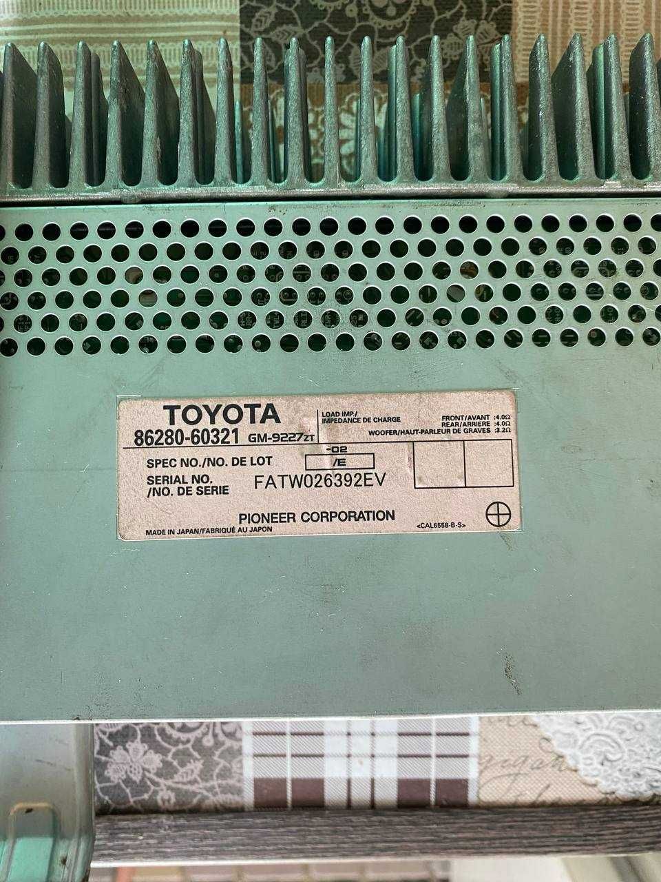 Штатний автомобільний підсилювач звуку Toyota Land cruiser 100