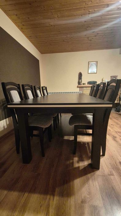 Stół do jadalni/salonu na 8 osób