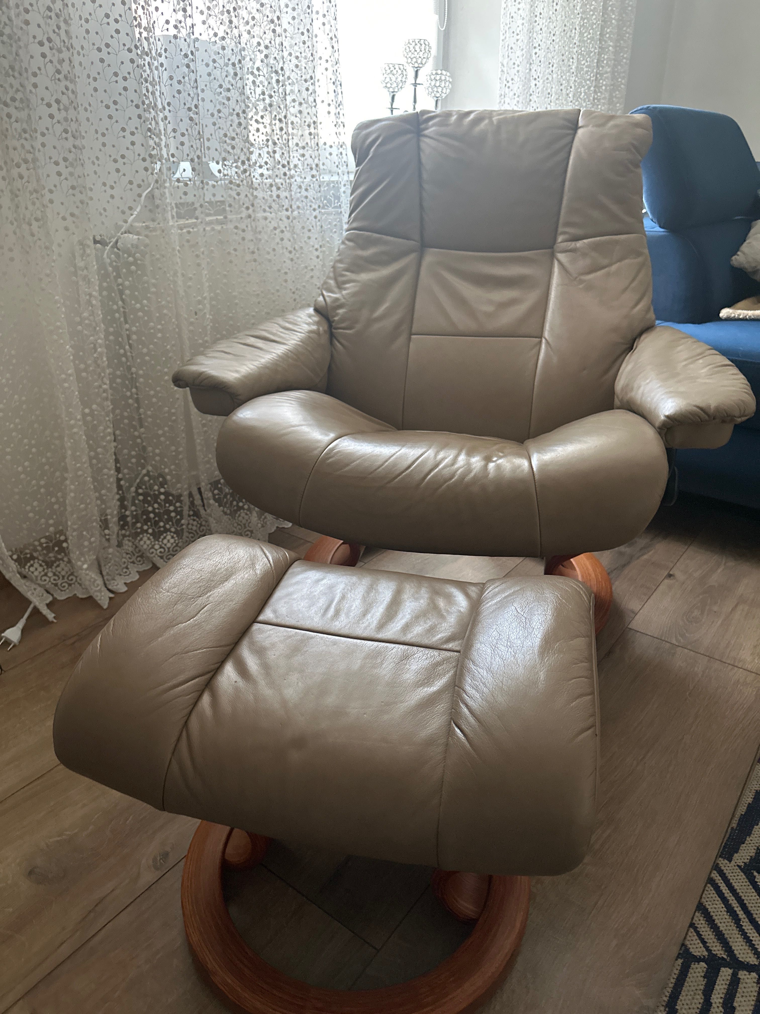 Fotel Stressless funkcja  relaks skóra beżowa z podnóżkiem okazja