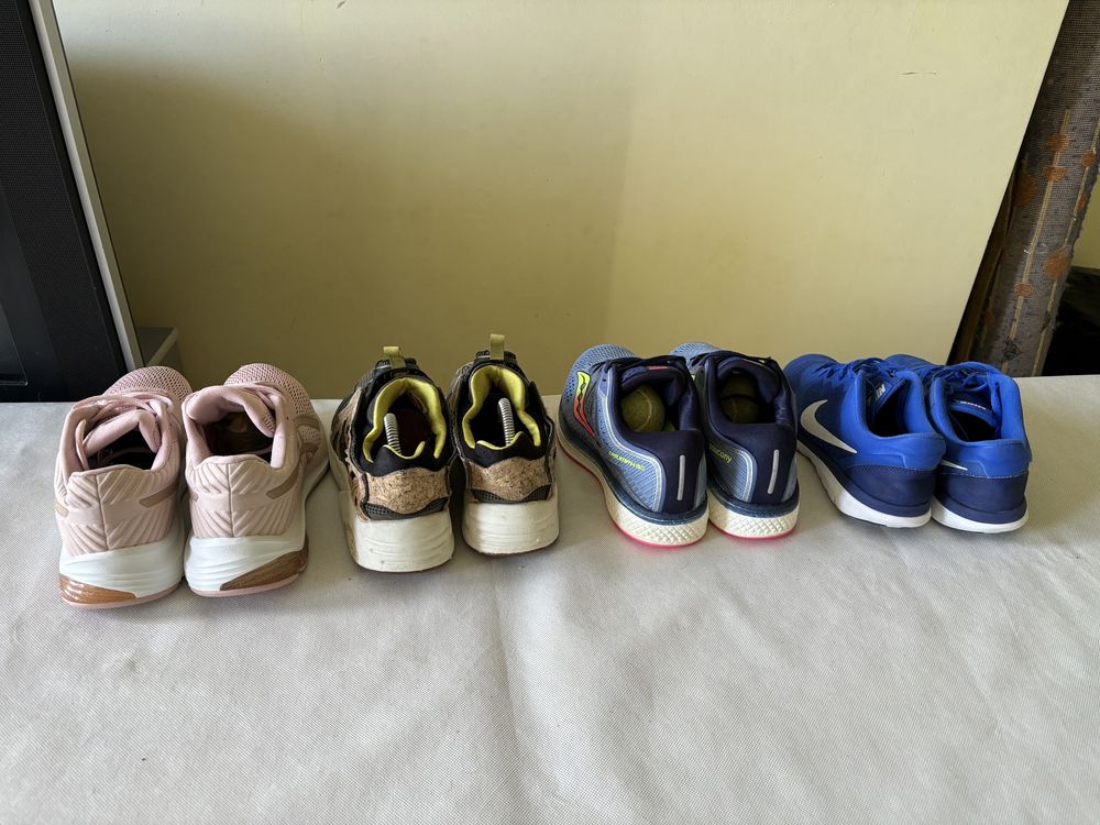 Кросівки 42 бігові asics nike
