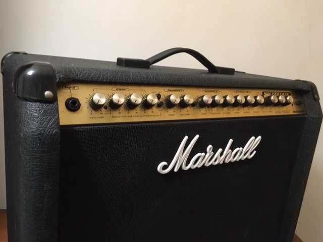 Amplificador de guitarra Marshall 100W Made in England valvulado