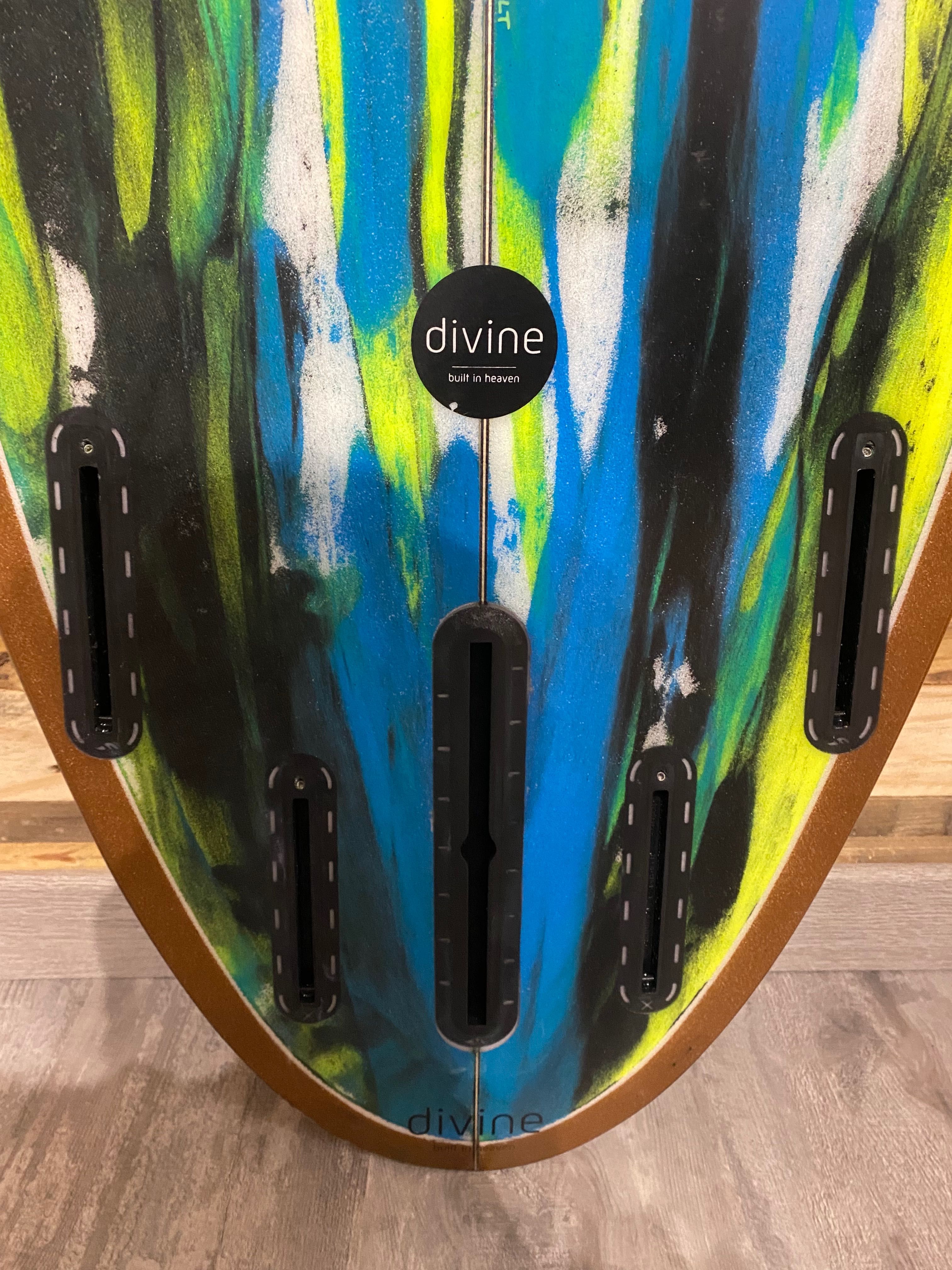 Surfboard almost new - around 375€ - single fin or quad - Divine