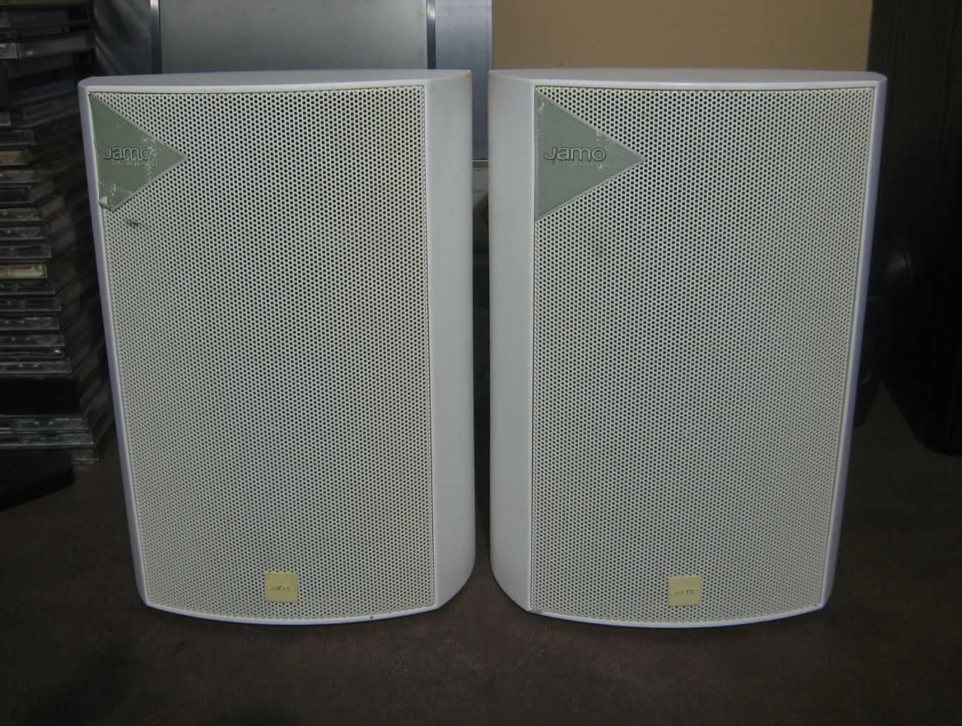Eleganckie Monitorki Jamo 100W przyjemne brzmienie solidne wykonanie