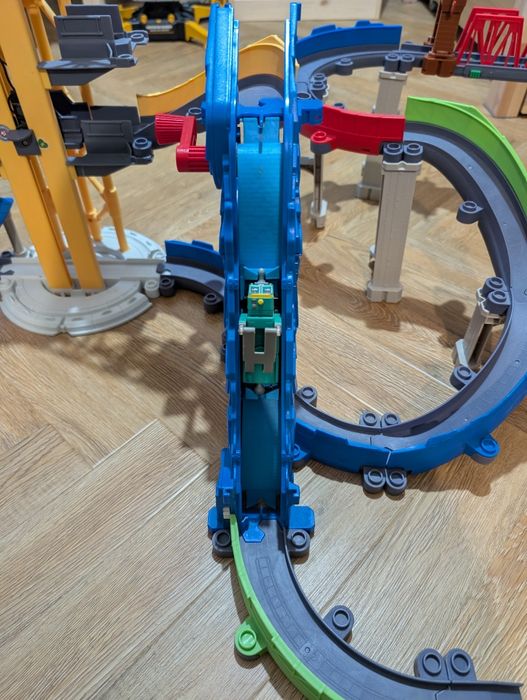 Zestawy Stacyjkowo + 6 ciuchci