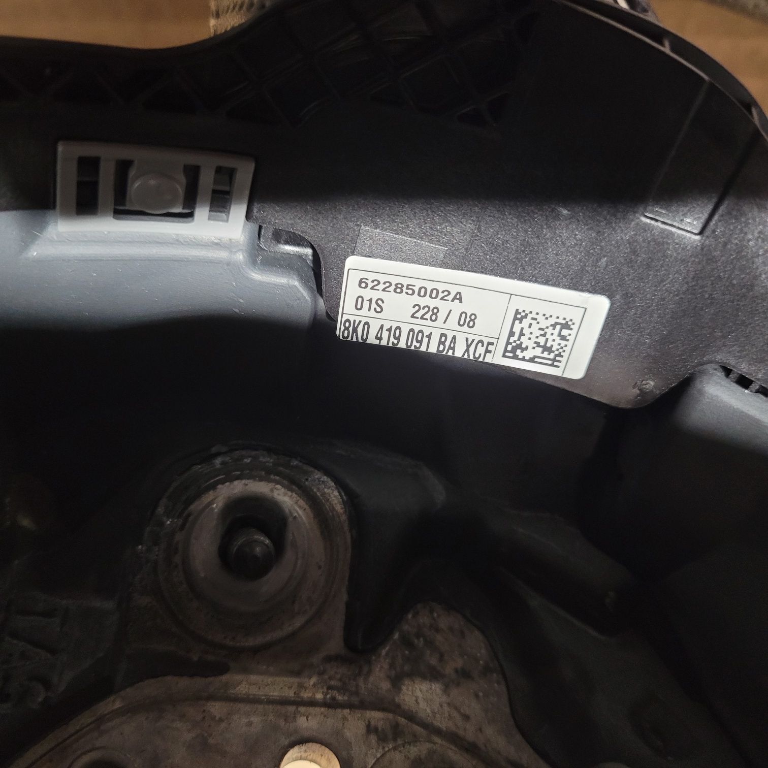 Kierownica skórzana pikowana trójramienna audi a4 b8 S-LINE 2008r