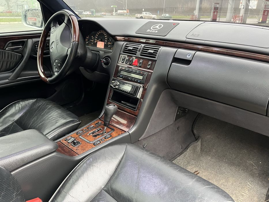 Мерседес Е320 w210