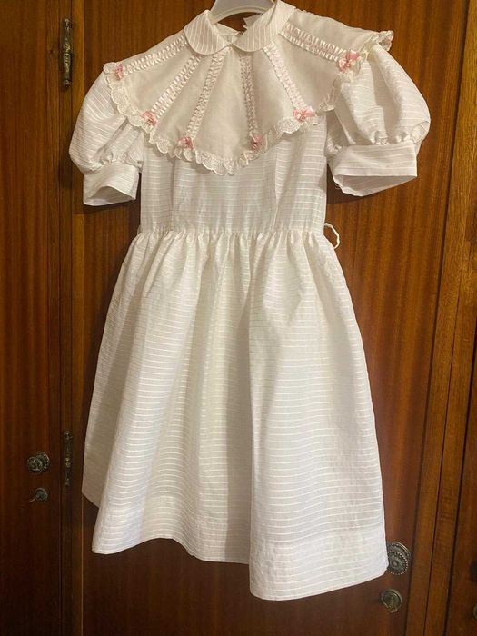 Vestido de menina branco com rosas