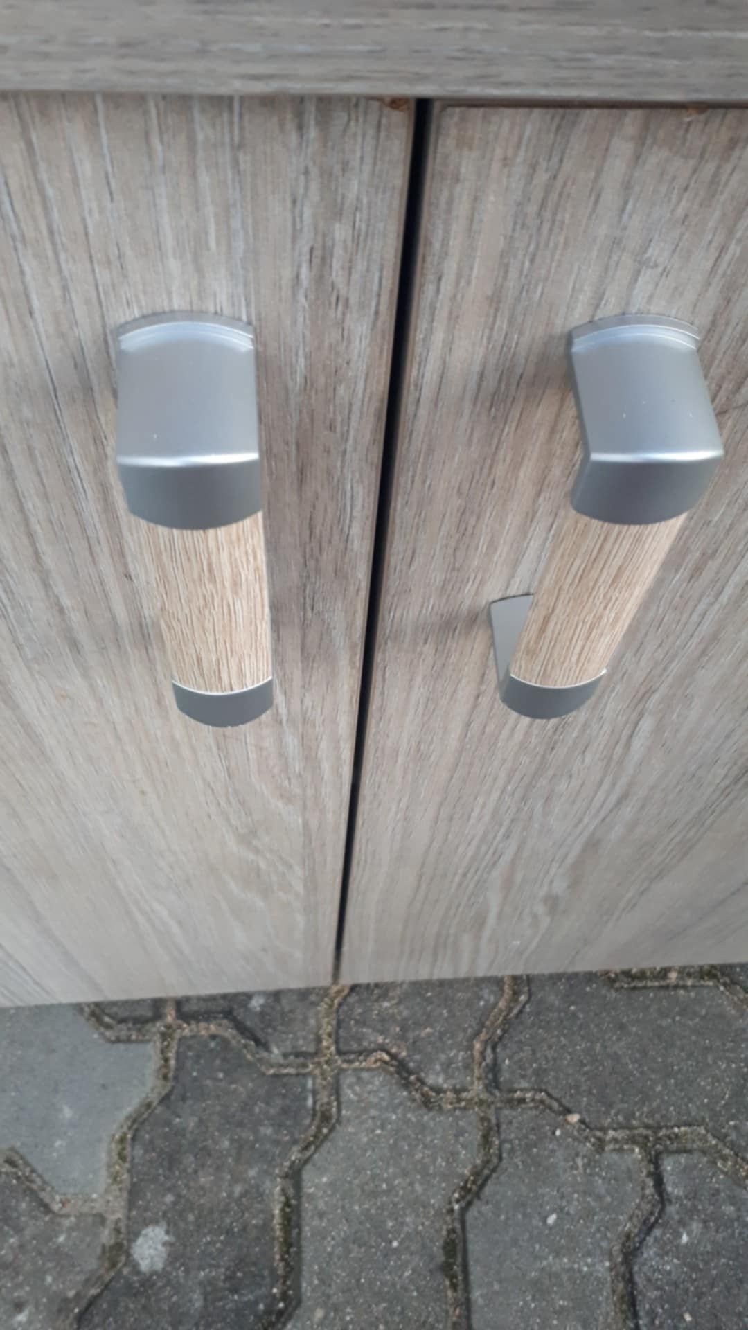 Komoda szafka z uchwytami