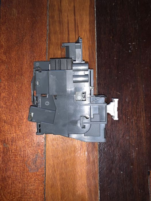 Замок дверцы стиральной машинки Whirlpool