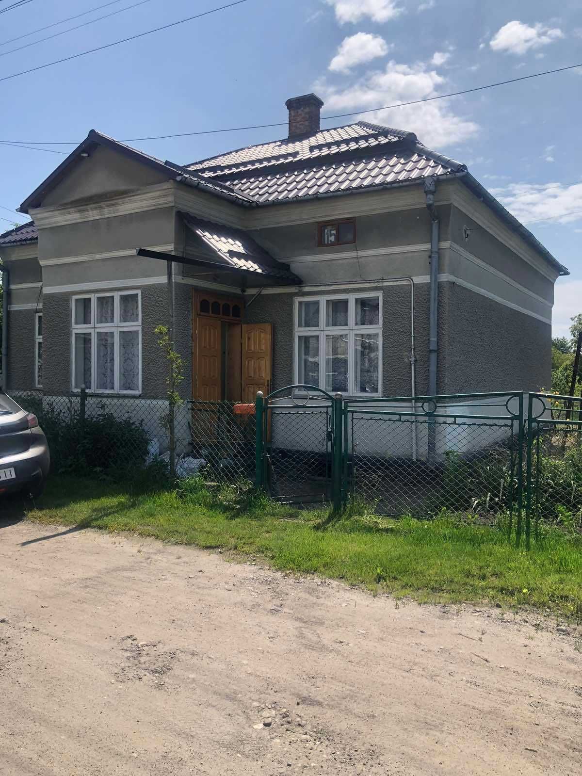 Продається будинок з господарськими будівлями у м.Рогатин