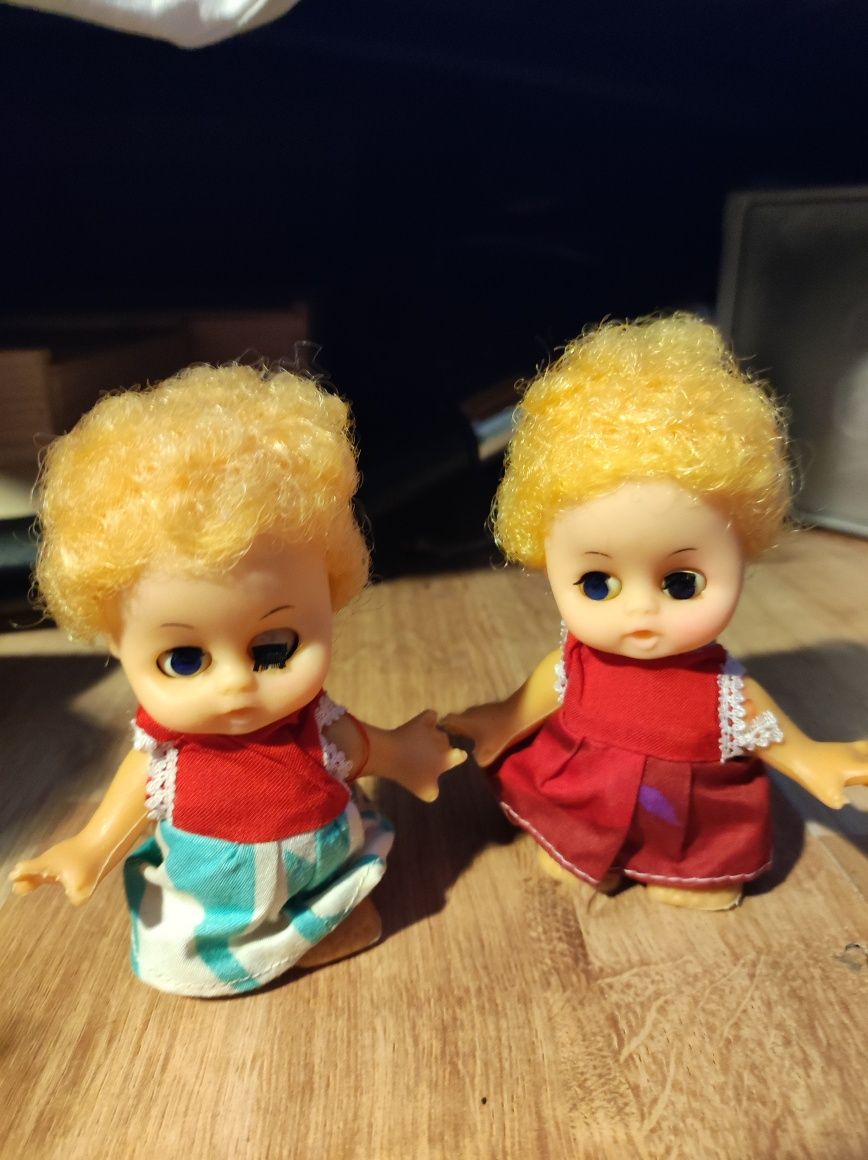 Dwie małe lalki z czasów PRL-u