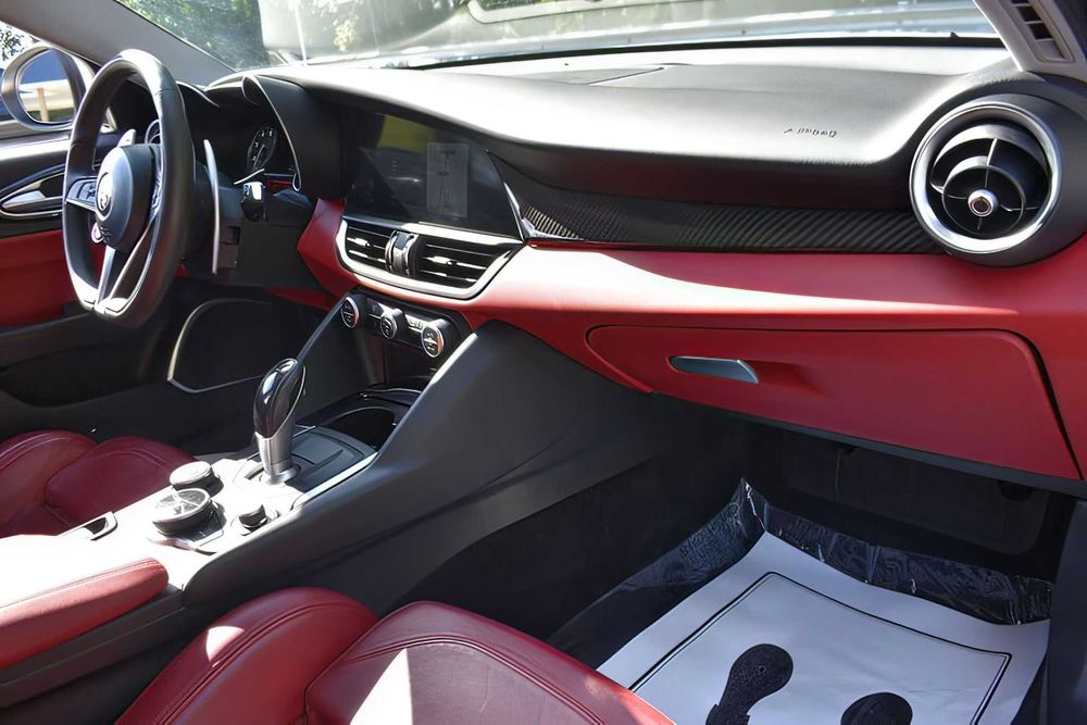 Alfa Romeo Giulia      2017