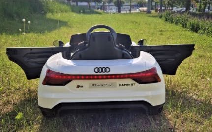 Auto na Akumulator Samochód Dla Dzieci Elektryczny AUDI E-TRON RS 4X4