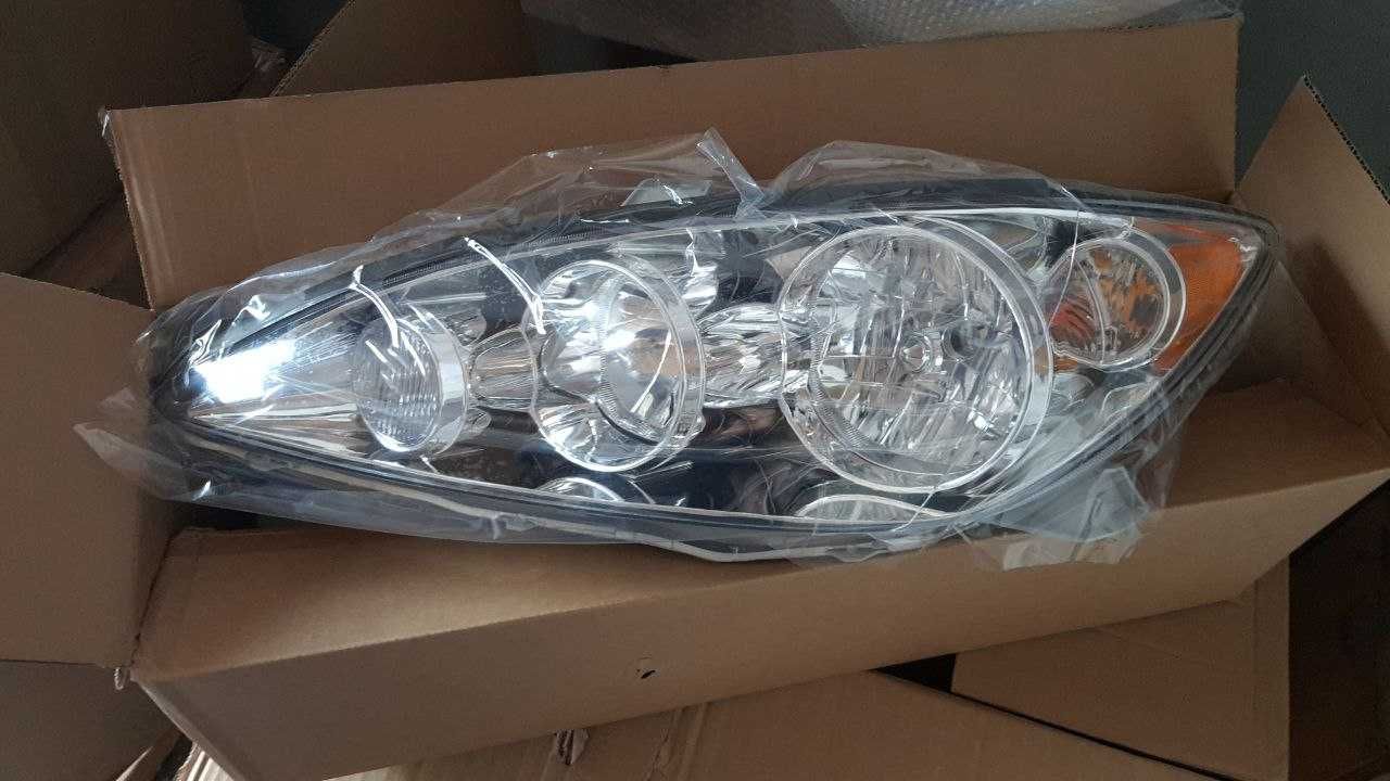 Фара передние камри 40  8117033612 8113033610 Toyota права левая