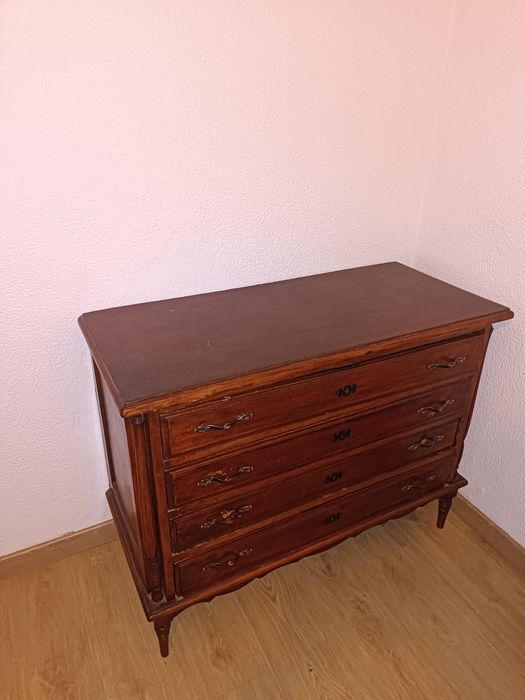 Cama, colchão,estrado e comoda