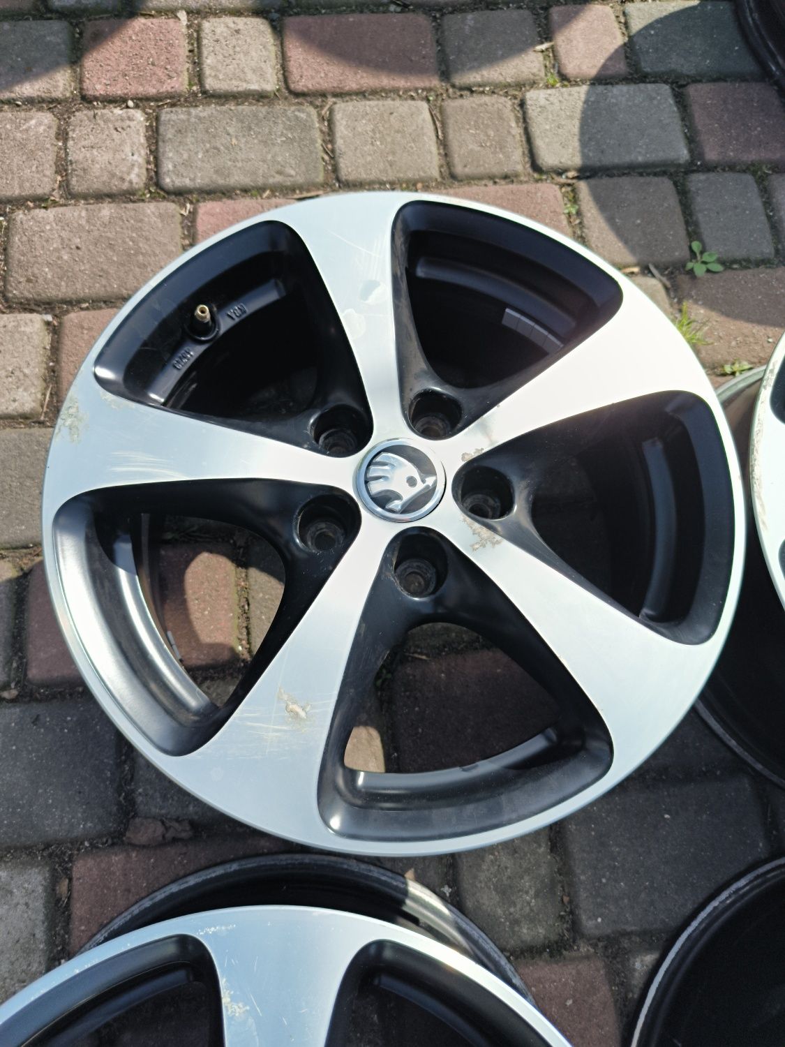 Felgi aluminiowe 16 Skoda Octavia II SuperB Kodiak Karoq 5x112