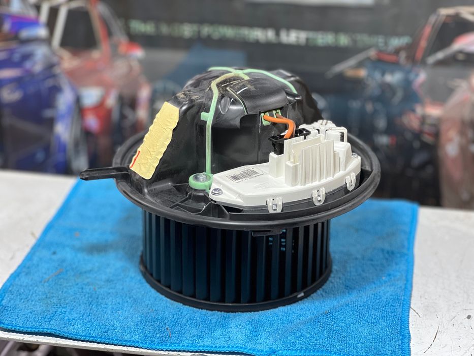 BMW E81  E84 E87  E90 E91 E92 E93 F25 F26 Wentylator dmuchawa nawiewu