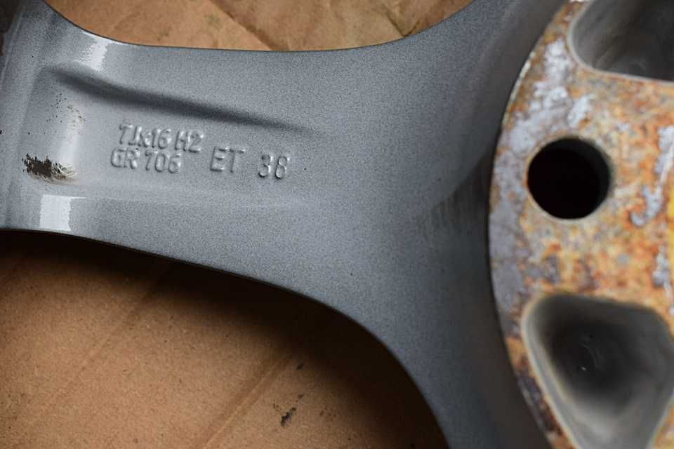 Sprzedam4 felgi aluminiowe ALUTEC 16  5x114,3  z oponami zimowymi