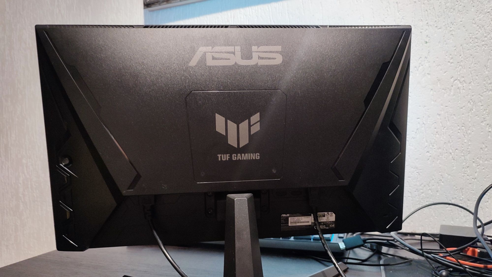 Zprzedam Uzkodzony monitor Asus Tuf Gaming "24"Ips 270 Hz.Cena 100 zlo