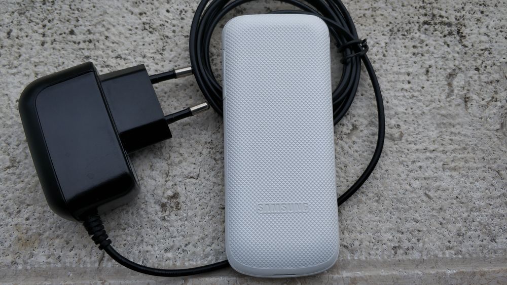 Telemóvel Samsung GT-E1050