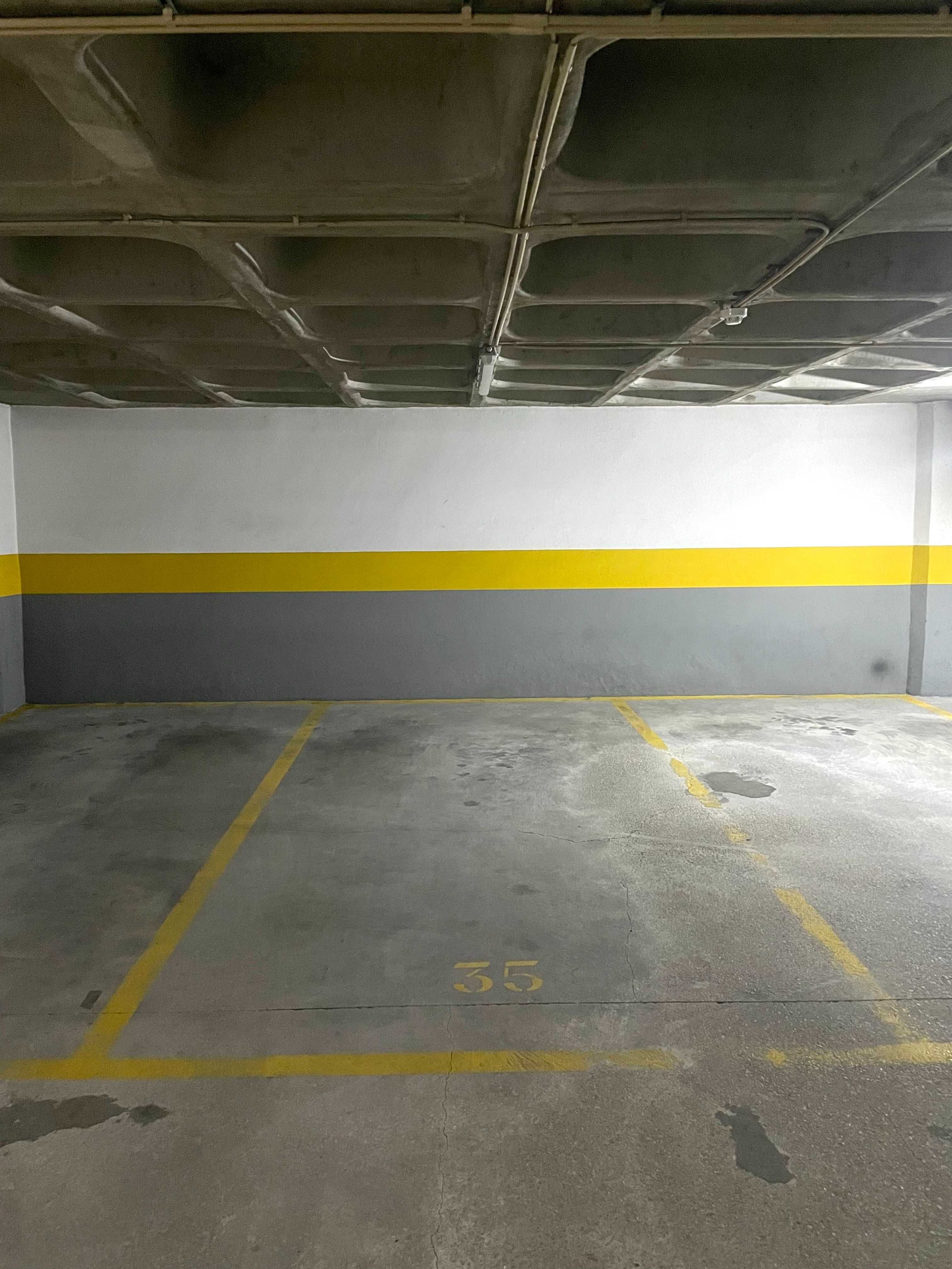 Apartamento T3 Renovado com Varanda e Garagem – Telheiras, Lisboa