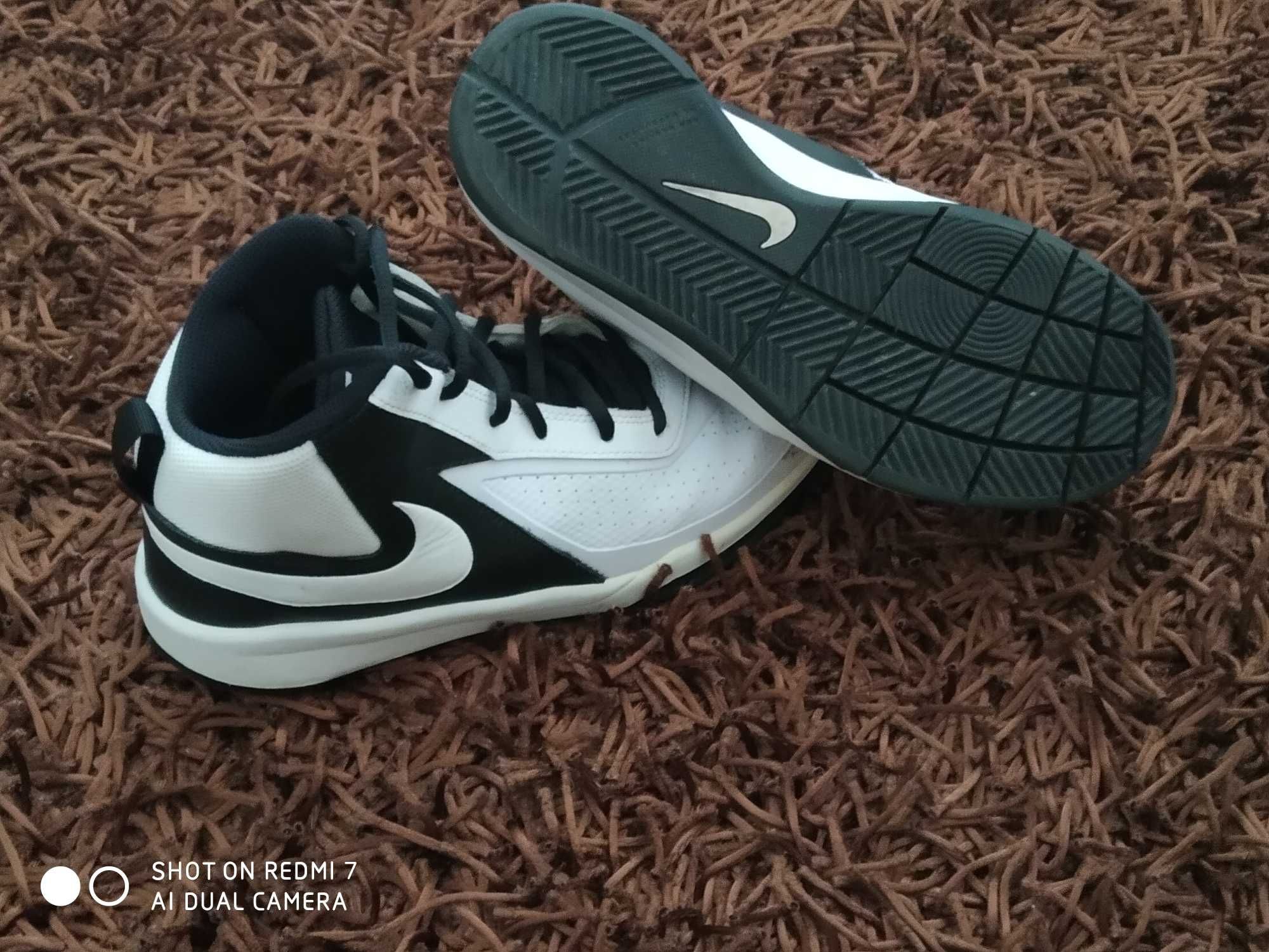 Sapatilhas NIKE de Baskett Tamanho 38.5 Com POUCO USO