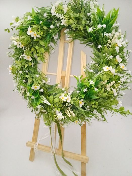 Całoroczny wianek na drzwi