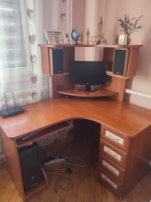 Комп'ютерний стіл,письмовий столик