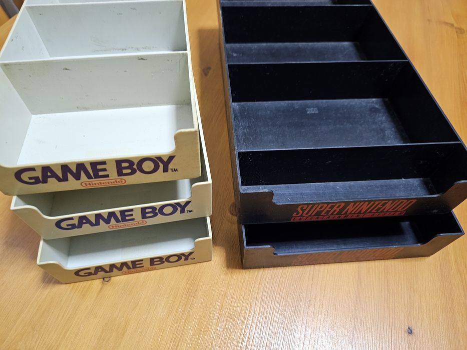 Trays para jogos da Nintendo Gameboy e SNES