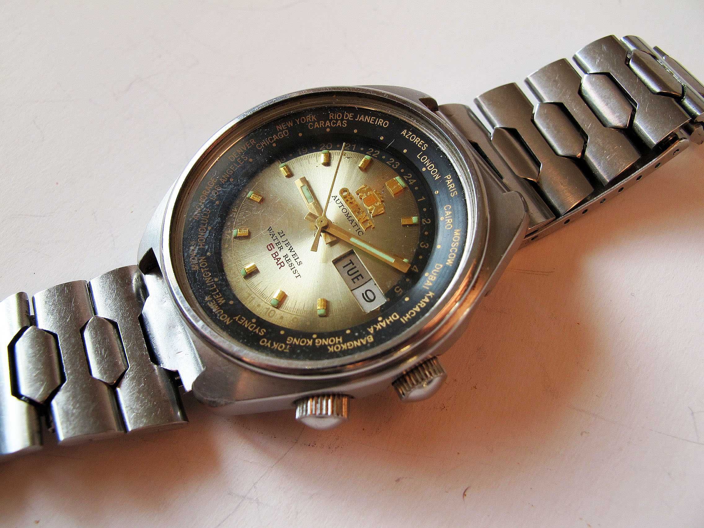 Zegarek Orient World Time do kolekcji.