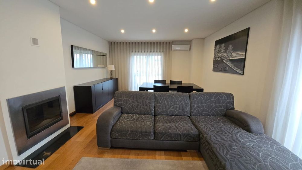 Apartamento T3, boas áreas, Garagem Box para 3 carros, bem localizado