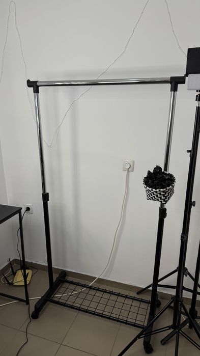 Стійка для одягу