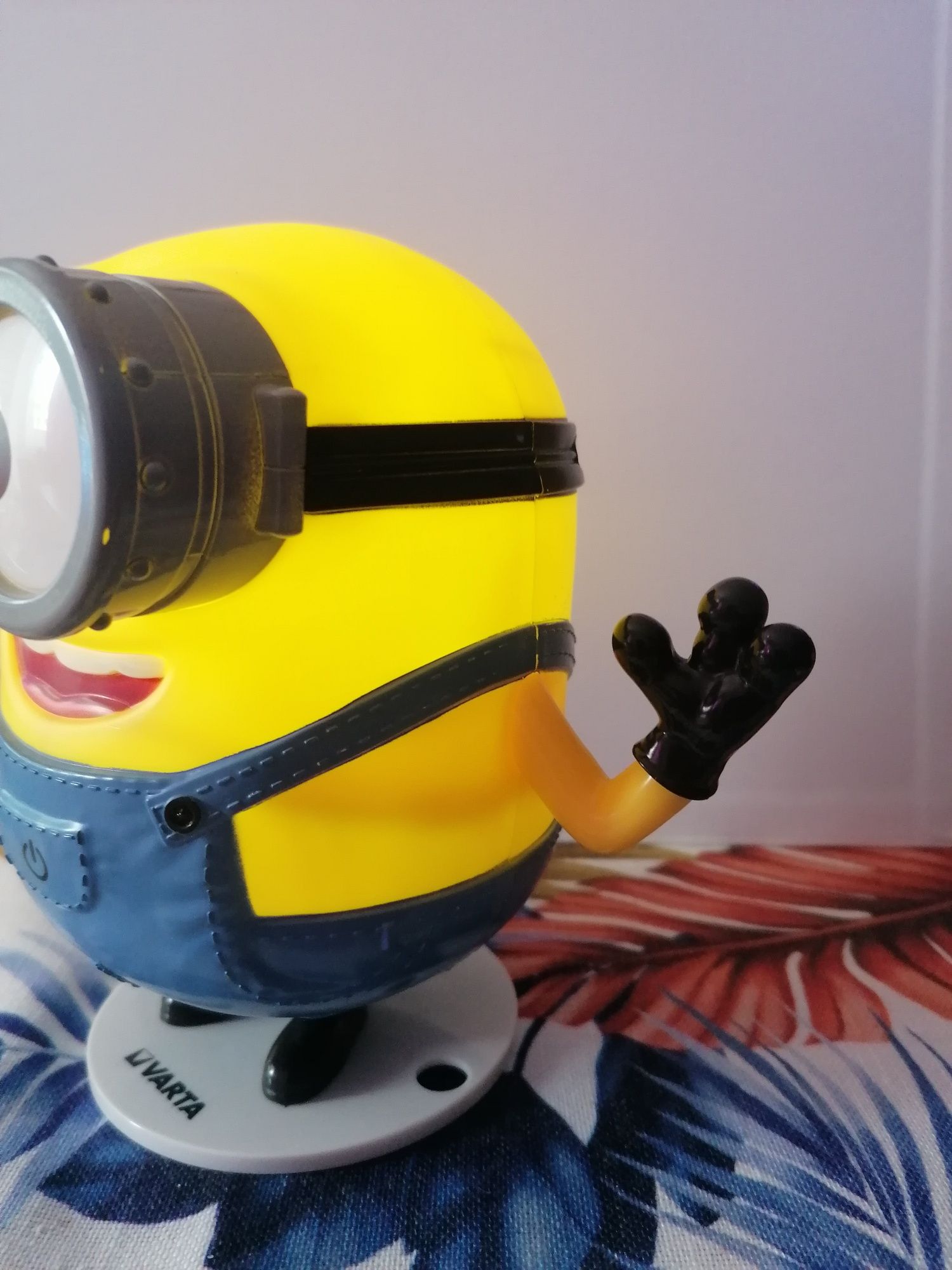 Minionek lampką swiecaca