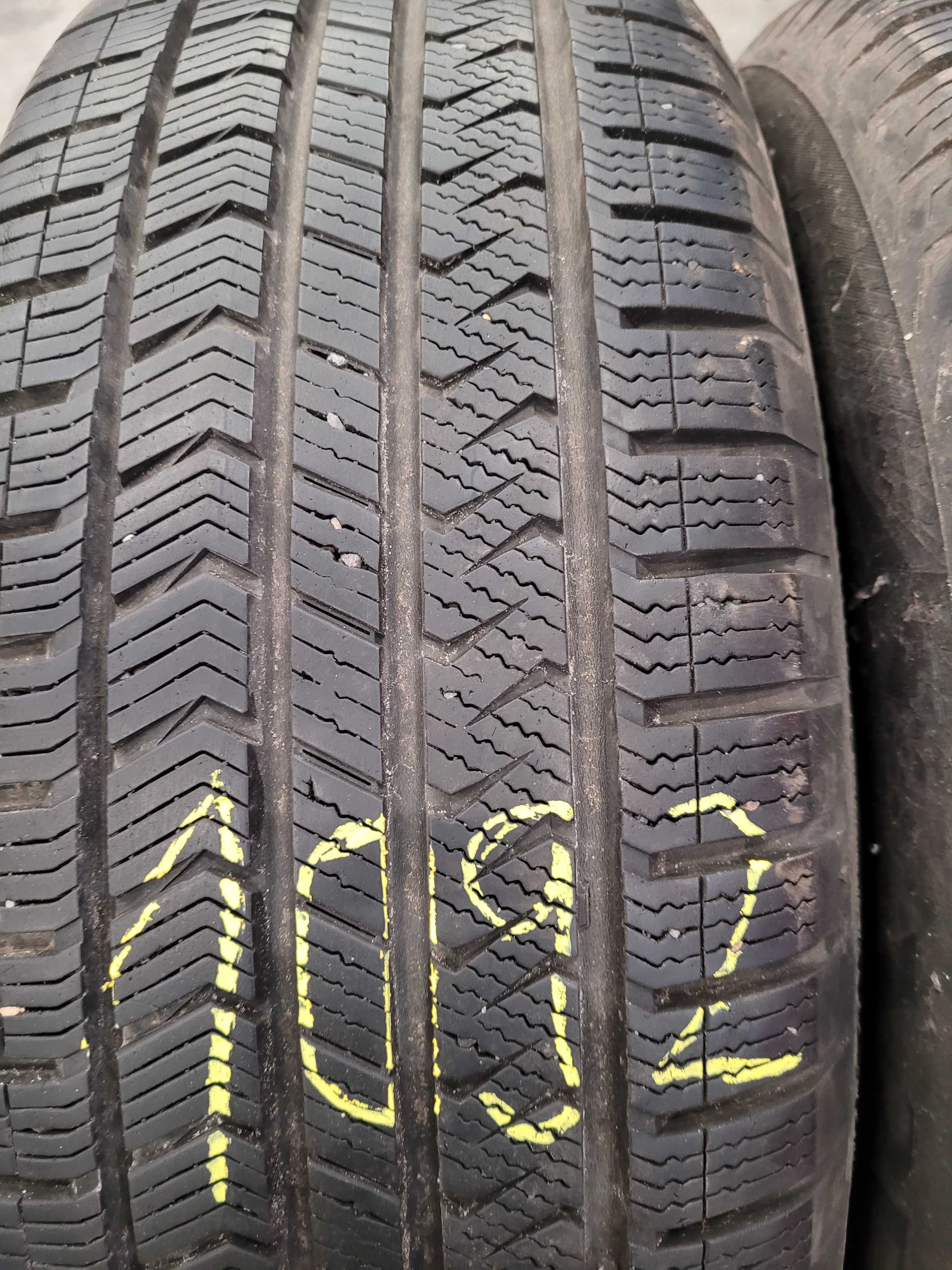 Opony (2szt) Vredestein  225/60 R 18