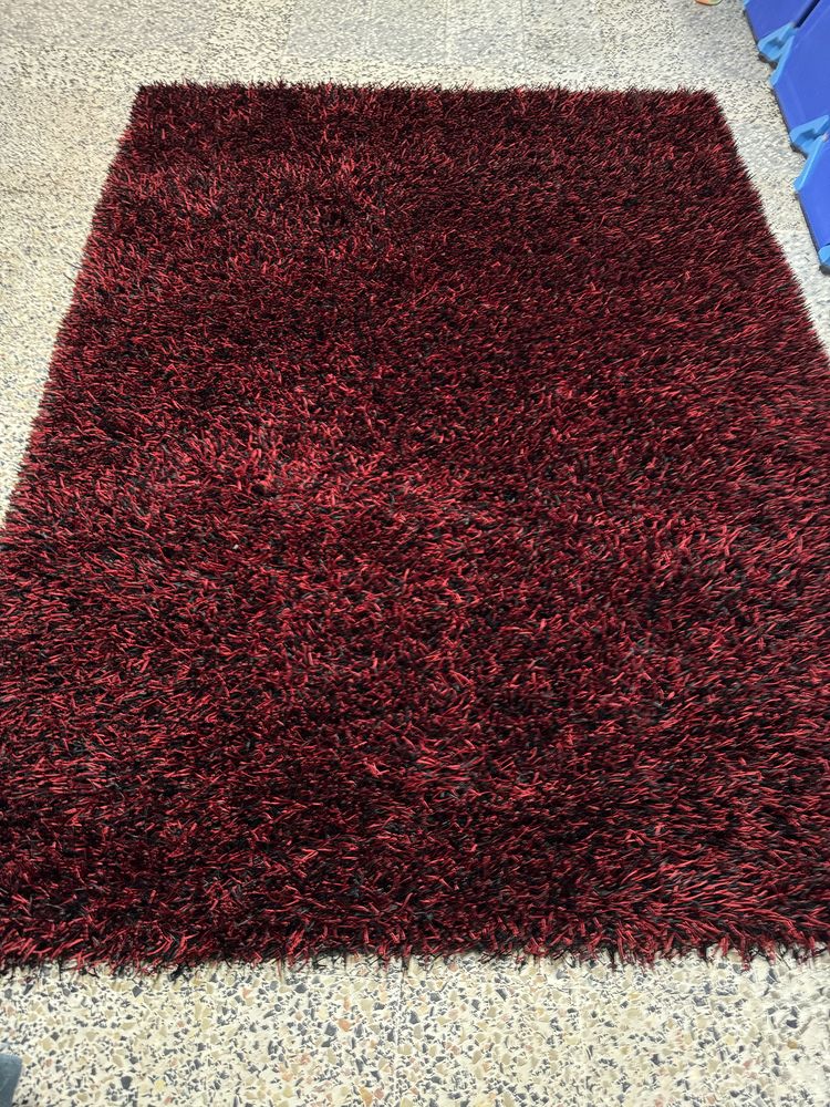 Carpete vermelha e preta 1,40 x 2,00 e 2,70 x 2,00