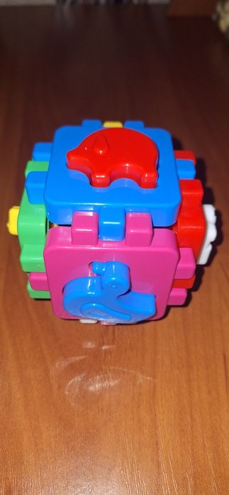 Развивающий кубик-сортер