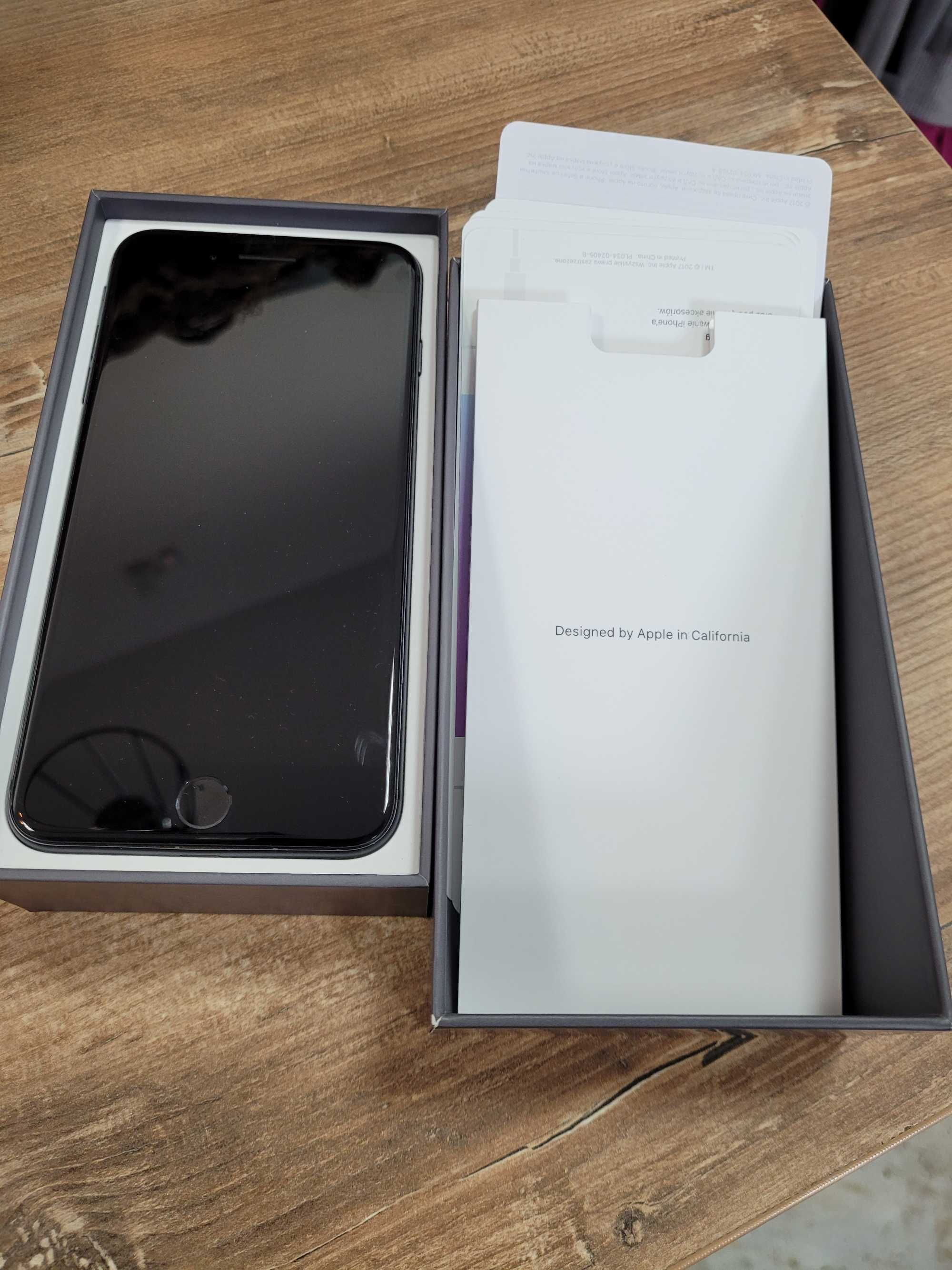 Smartfon Apple iPhone 8 Plus 3 GB / 64 GB czarny-szary