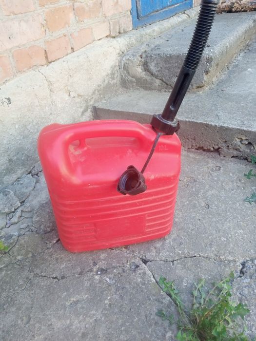 Канистра на 10 л Срочно