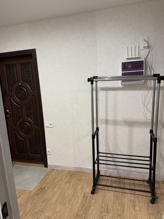 Здається в оренду двокімнатна з сучасним ремонтом