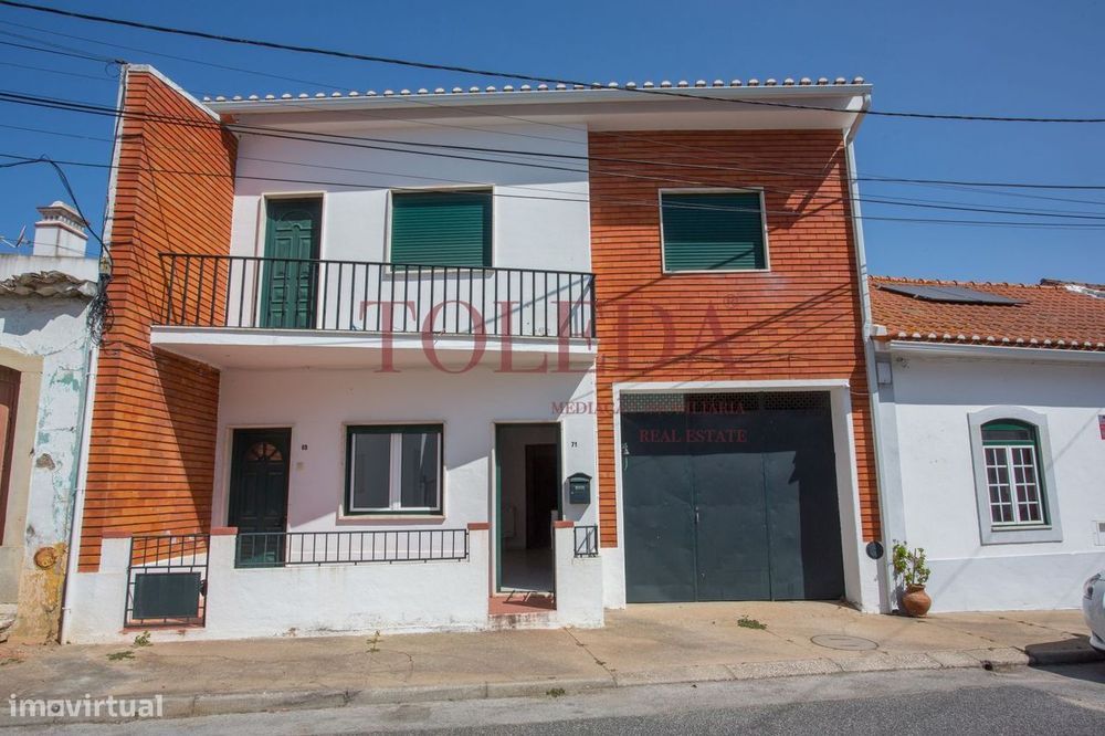 Moradia T5 com 10 Boxes para cavalos