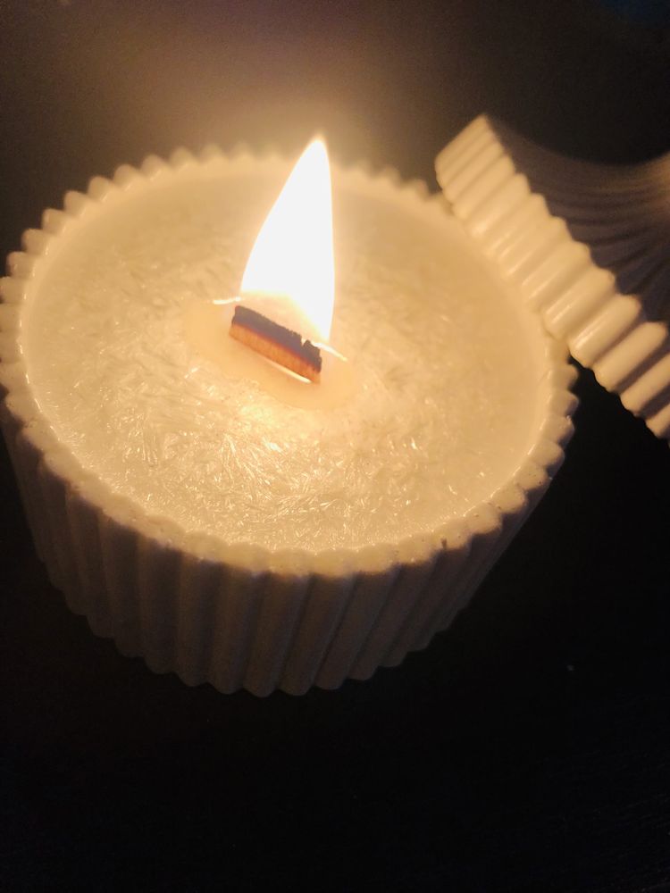 Свічка з морозним ефектом в кашпо
