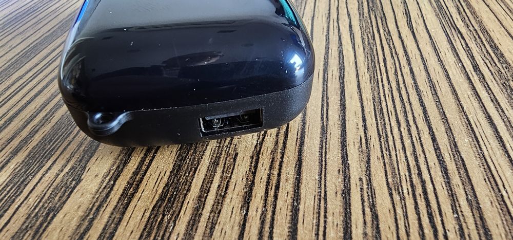 Auriculares lanterna e powerbank