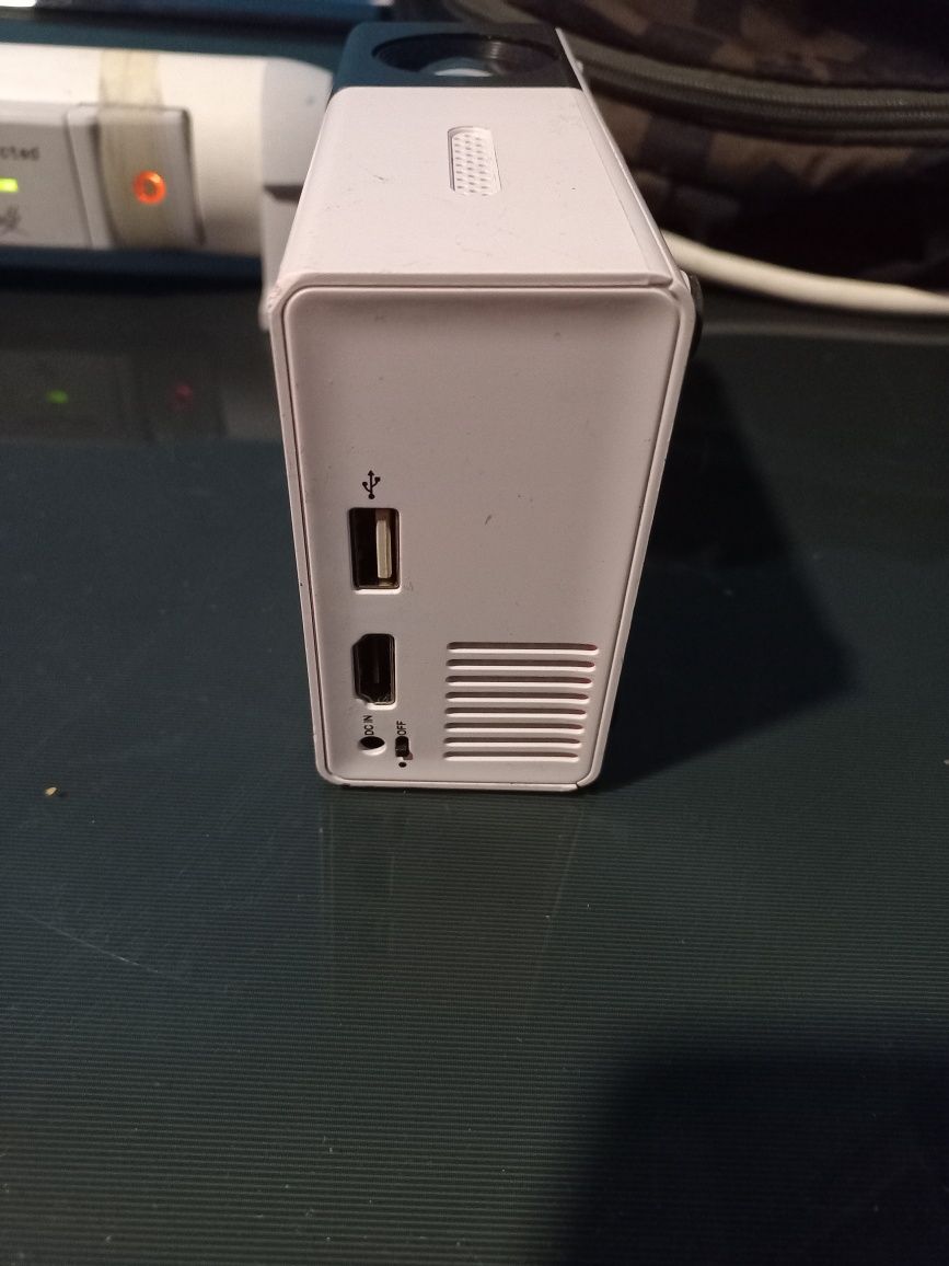 Vendi projector da para telemóvel também