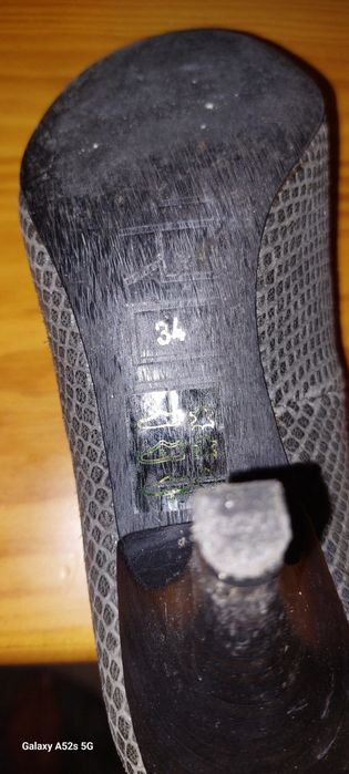 Vendo desde desde 10€ a 50€ ( depende do sapato)usados  a