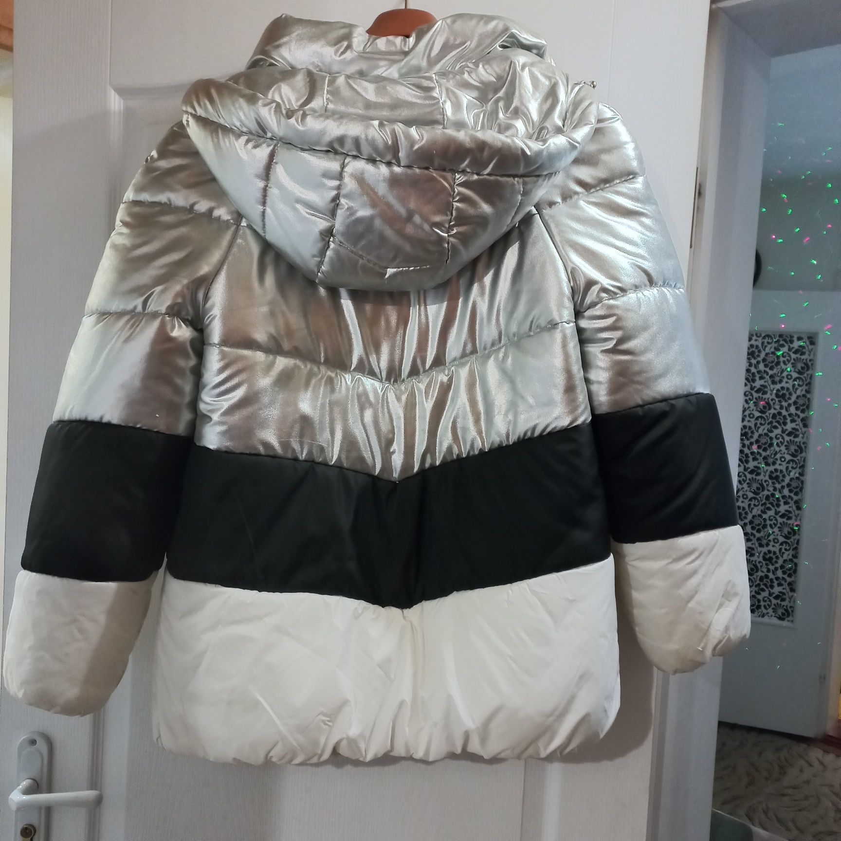 Зимовий пуховик 600 грн