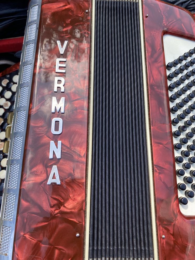 Продам акардеон vermona Germany