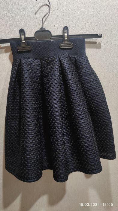 Продам юбку на худенькую девочку