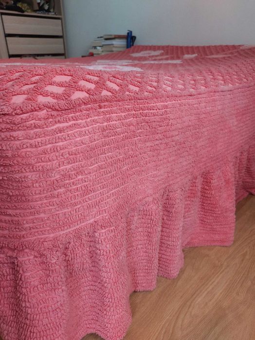 Edredão c/ 2 Almofadas e Colcha