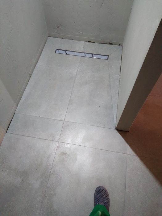 Плиточник,укладання плитки